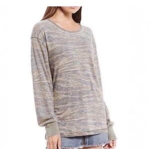 We The Free camo long sleeve size small